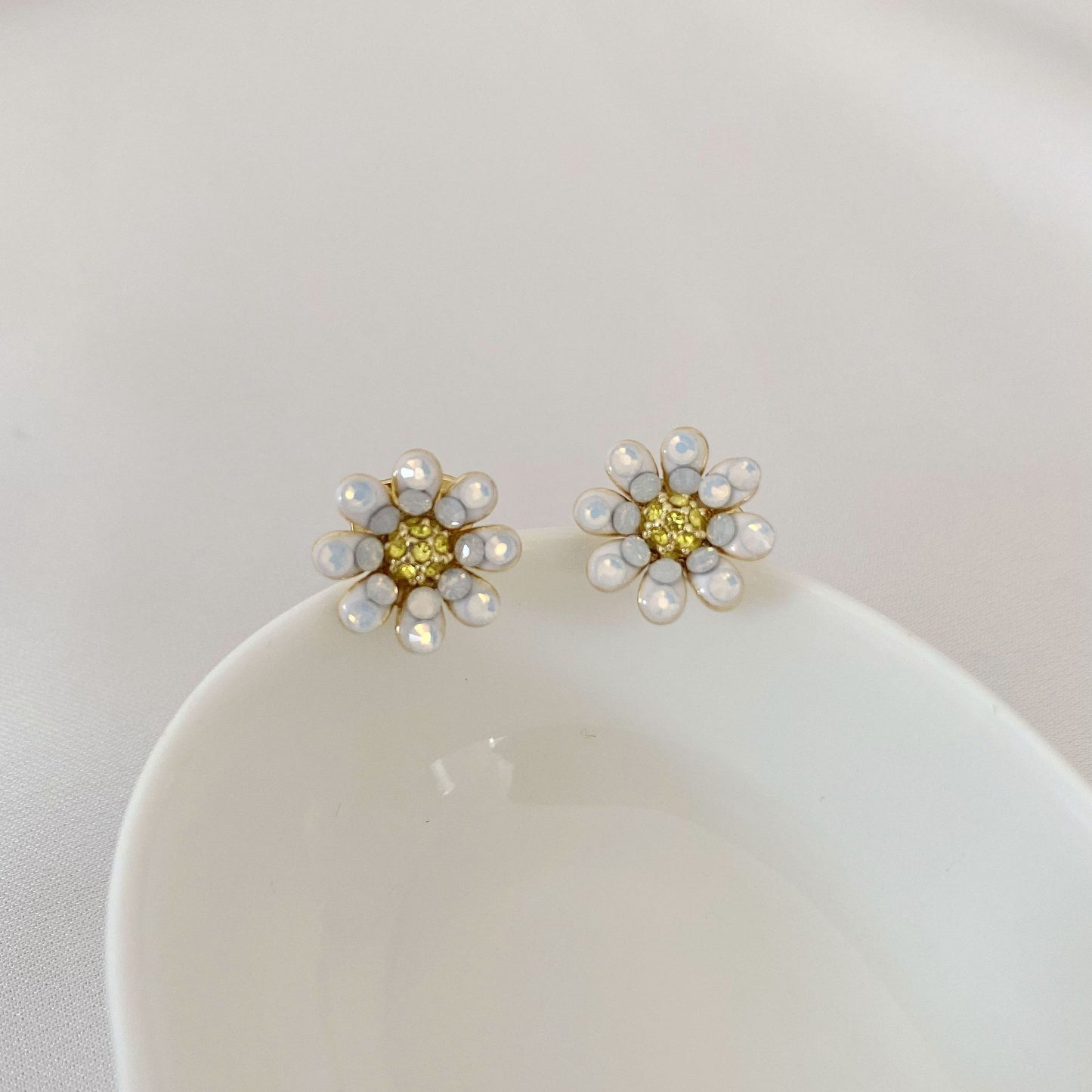 Cute Elegant Daisy Flower Earring Women Fashion Ears Jewelry Accessories Copper Gold Plated