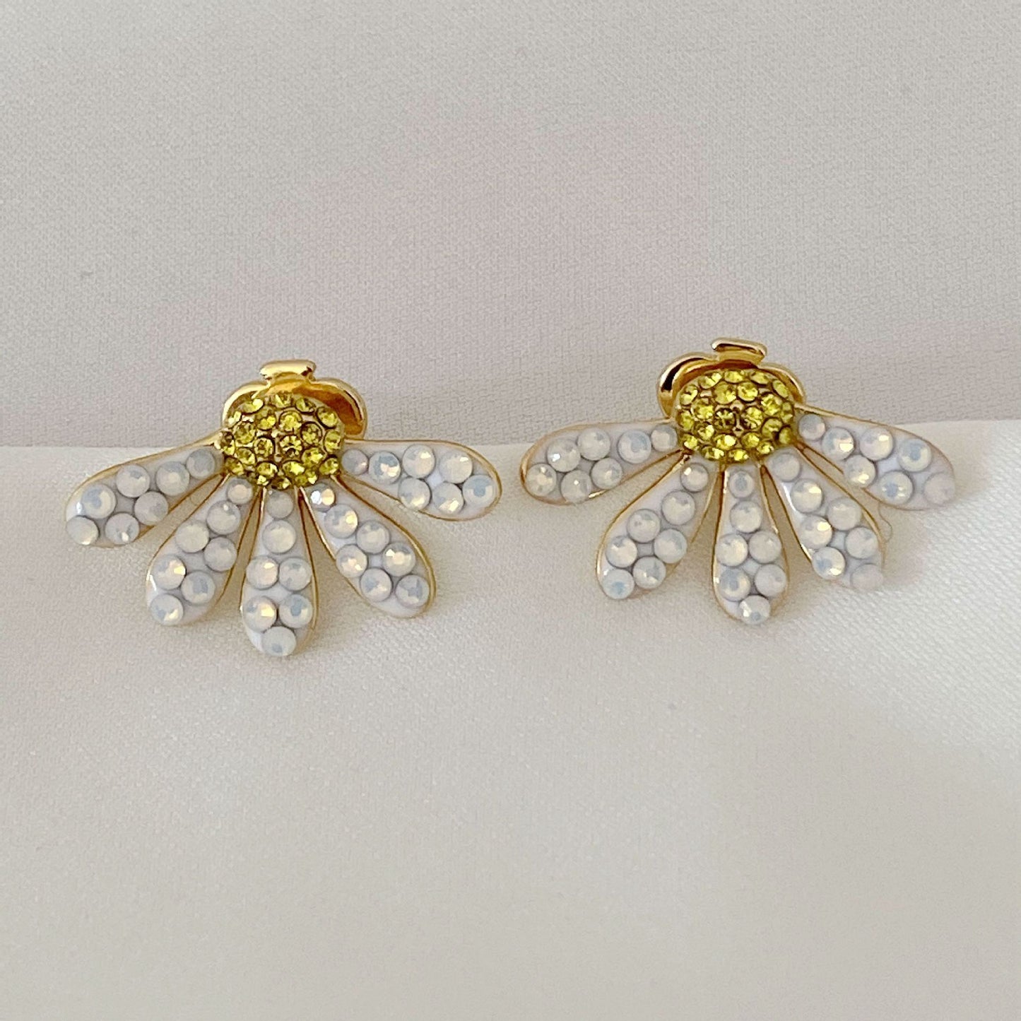Cute Elegant Daisy Flower Earring Women Fashion Ears Jewelry Accessories Copper Gold Plated